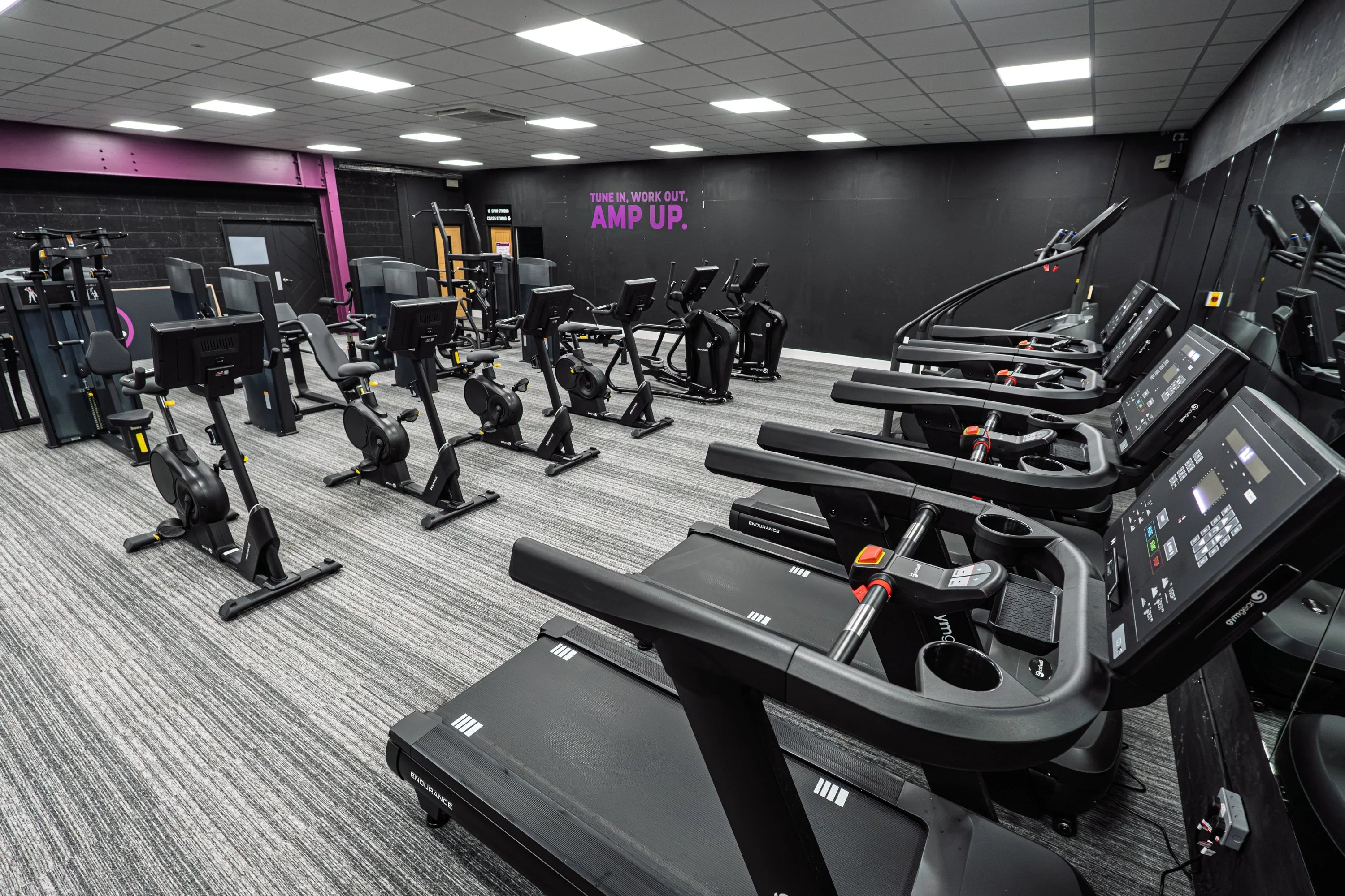 How movable equipment drifts into circulation space in flexible independent gyms - Gym Gear