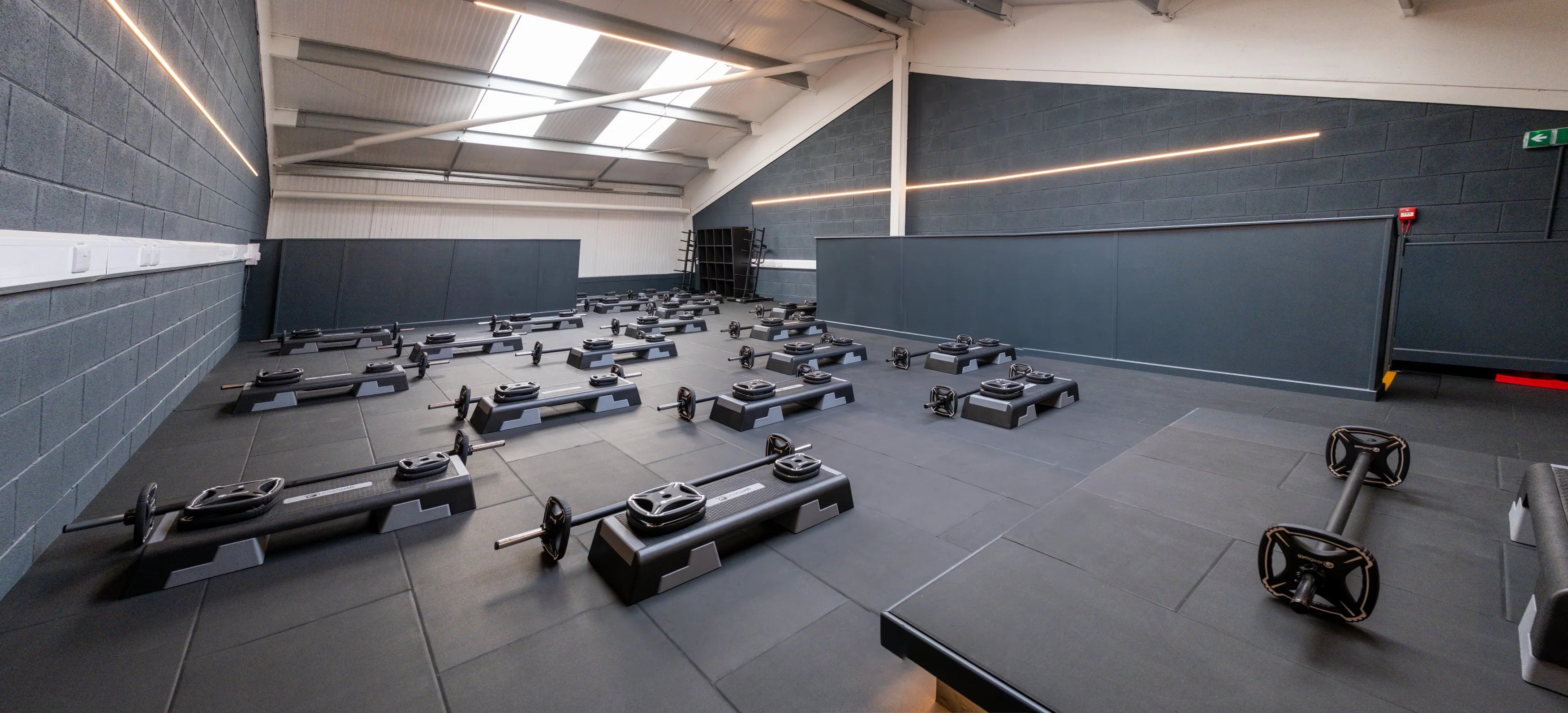Flooring for leisure centres: load, wear patterns, and zone transitions - Gym Gear