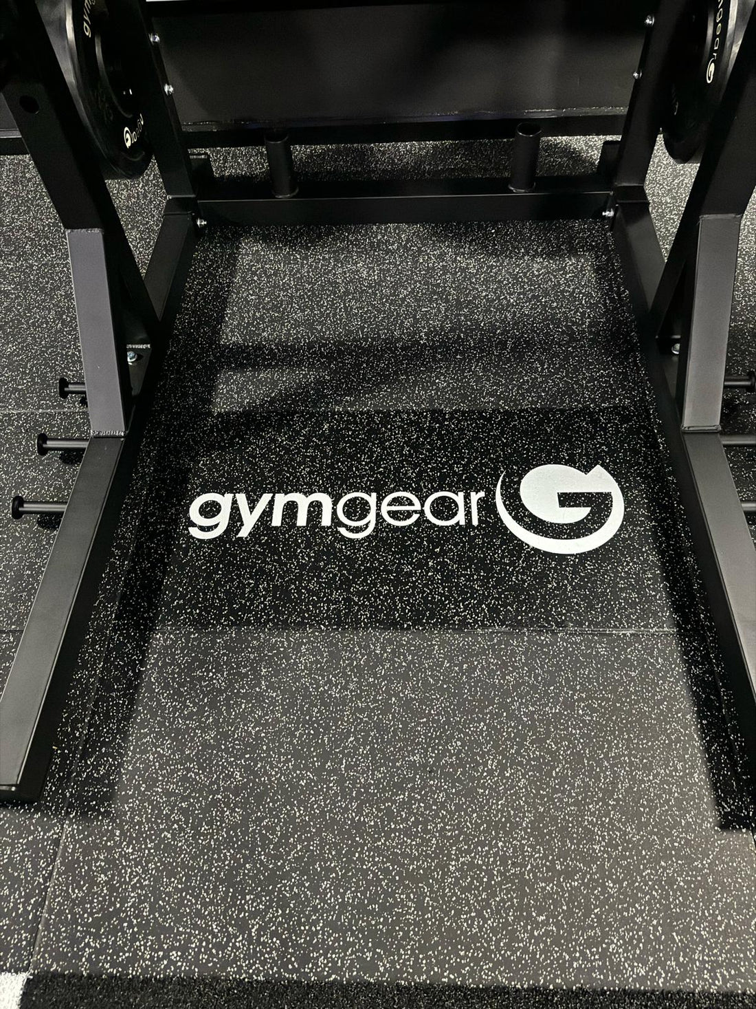 How flooring wear patterns change movement behaviour in busy gyms - Gym Gear