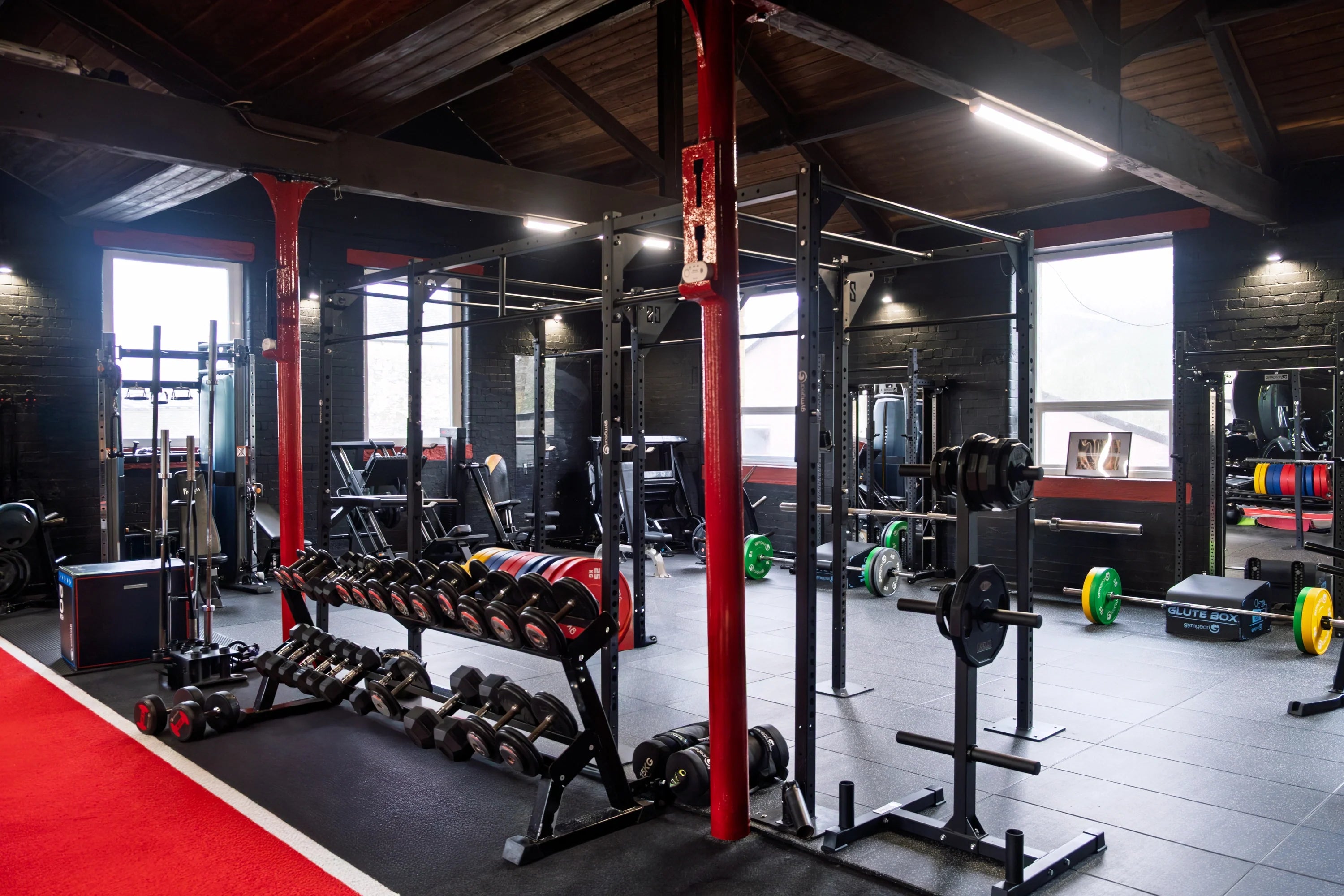 How member behaviour patterns shape small gym layout performance - Gym Gear