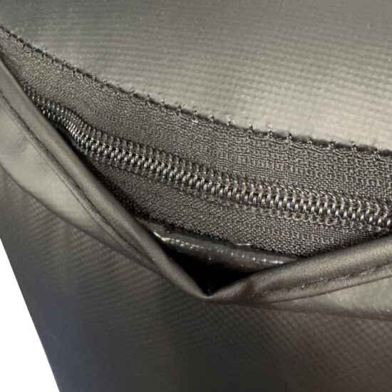 Gym Gear 4ft PU Punch Bag Close Up of Zip and Stiching